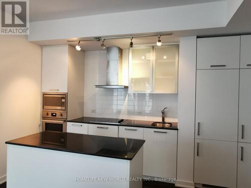 1402 - 14 York Street, Toronto, ON - Indoor Photo Showing Kitchen