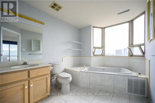 1801 - 67 Caroline Street S, Hamilton (Durand), ON - Indoor Photo Showing Bathroom