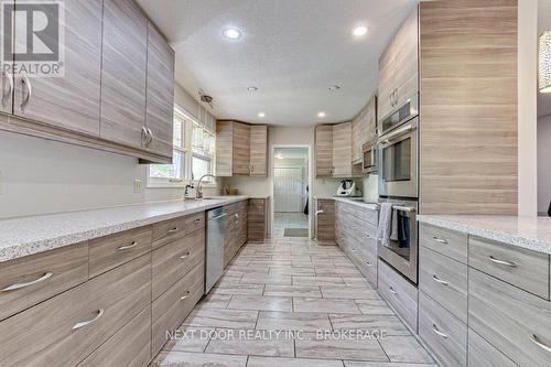 1 Highland Drive S, Tillsonburg, ON - Indoor Photo Showing Kitchen