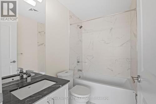 706 - 9075 Jane Street S, Vaughan, ON - Indoor Photo Showing Bathroom