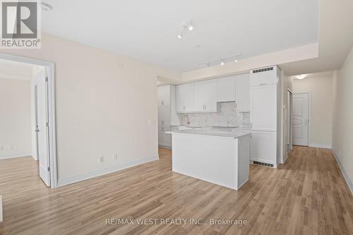 706 - 9075 Jane Street S, Vaughan, ON - Indoor Photo Showing Kitchen