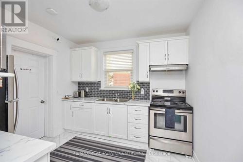 5949 Delaware Street, Niagara Falls, ON - Indoor Photo Showing Kitchen