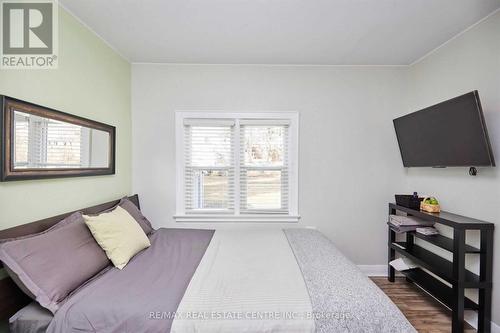 5949 Delaware Street, Niagara Falls, ON - Indoor Photo Showing Bedroom