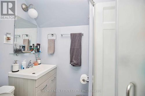 5949 Delaware Street, Niagara Falls, ON - Indoor Photo Showing Bathroom