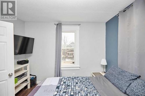 5949 Delaware Street, Niagara Falls, ON - Indoor Photo Showing Bedroom