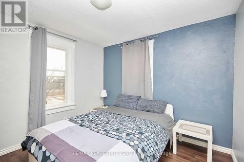 5949 Delaware Street, Niagara Falls, ON - Indoor Photo Showing Bedroom