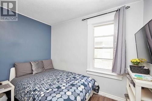 5949 Delaware Street, Niagara Falls, ON - Indoor Photo Showing Bedroom