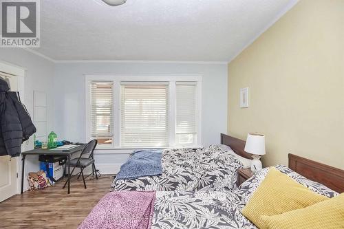 5949 Delaware Street, Niagara Falls, ON - Indoor Photo Showing Bedroom