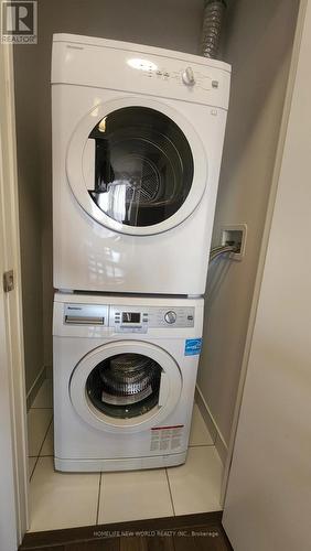 0427 - 52 Forest Manor Road, Toronto, ON - Indoor Photo Showing Laundry Room