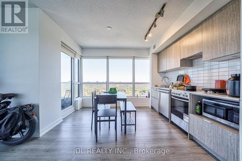 1608 - 395 Bloor Street E, Toronto (North St. James Town), ON - Indoor Photo Showing Kitchen