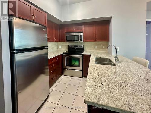 3301 - 208 Enfield Place, Mississauga, ON - Indoor Photo Showing Kitchen With Stainless Steel Kitchen With Double Sink With Upgraded Kitchen