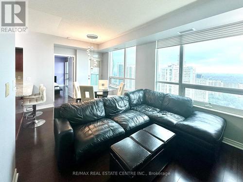 3301 - 208 Enfield Place, Mississauga, ON - Indoor Photo Showing Living Room