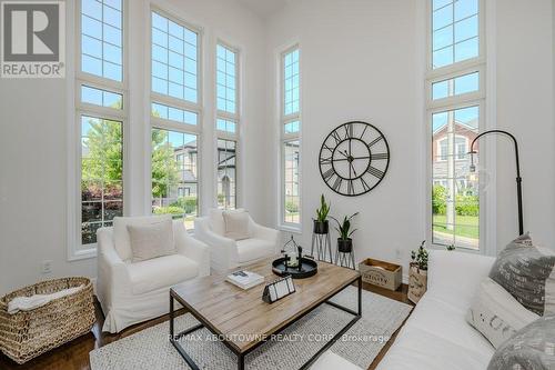 3893 Trelawny Circle, Mississauga (Lisgar), ON - Indoor Photo Showing Living Room