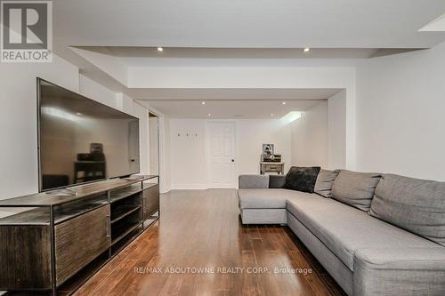 3893 Trelawny Circle, Mississauga (Lisgar), ON - Indoor Photo Showing Living Room