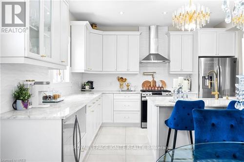 263 Memorial Park Drive, Welland, ON - Indoor Photo Showing Kitchen With Upgraded Kitchen