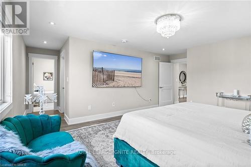 263 Memorial Park Drive, Welland, ON - Indoor Photo Showing Bedroom