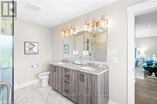 263 Memorial Park Drive, Welland, ON - Indoor Photo Showing Bathroom