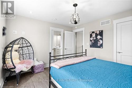 263 Memorial Park Drive, Welland, ON - Indoor Photo Showing Bedroom