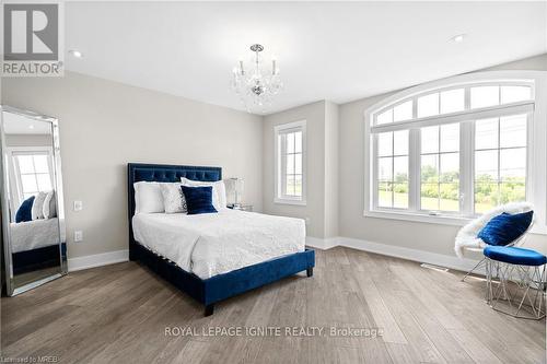 263 Memorial Park Drive, Welland, ON - Indoor Photo Showing Bedroom