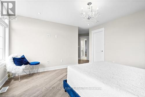 263 Memorial Park Drive, Welland, ON - Indoor Photo Showing Bedroom