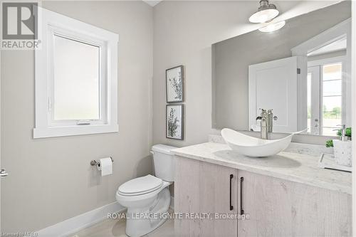 263 Memorial Park Drive, Welland, ON - Indoor Photo Showing Bathroom