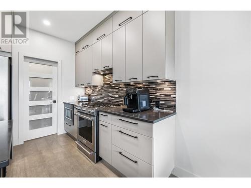 647 Acadia Street, Kelowna, BC - Indoor Photo Showing Kitchen With Upgraded Kitchen