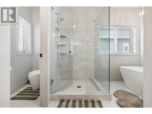 647 Acadia Street, Kelowna, BC - Indoor Photo Showing Bathroom