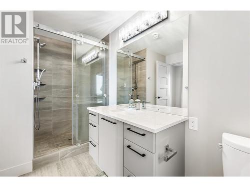 647 Acadia Street, Kelowna, BC - Indoor Photo Showing Bathroom