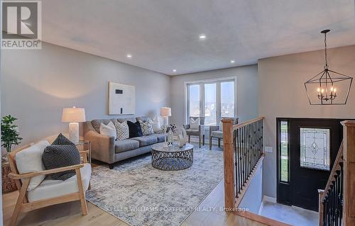 94 Freeland Avenue, Clarington (Bowmanville), ON - Indoor Photo Showing Living Room