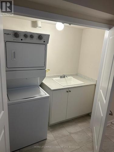 B03Th24 - 8 Dandara Gate, Vaughan, ON - Indoor Photo Showing Laundry Room