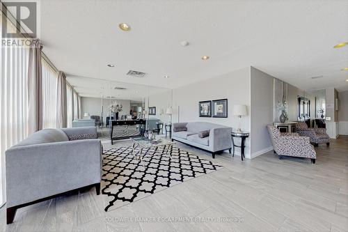 1104 - 20 Mcfarlane Drive, Halton Hills (Georgetown), ON - Indoor Photo Showing Living Room