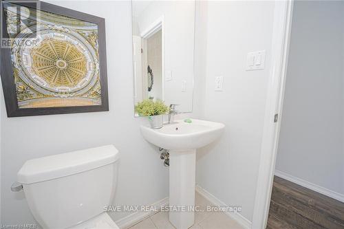 32 Longboat Run West, Brantford, ON - Indoor Photo Showing Bathroom