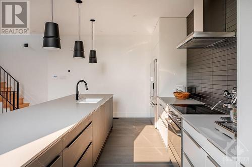 57 Poplar Street, Ottawa, ON - Indoor Photo Showing Kitchen With Upgraded Kitchen