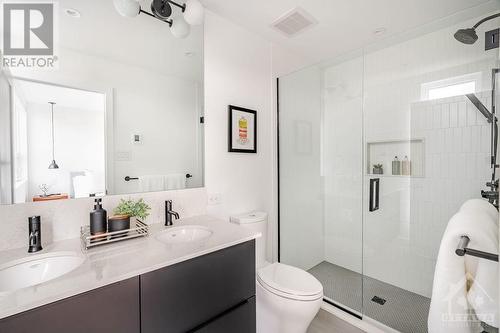 57 Poplar Street, Ottawa, ON - Indoor Photo Showing Bathroom