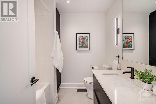 57 Poplar Street, Ottawa, ON - Indoor Photo Showing Bathroom