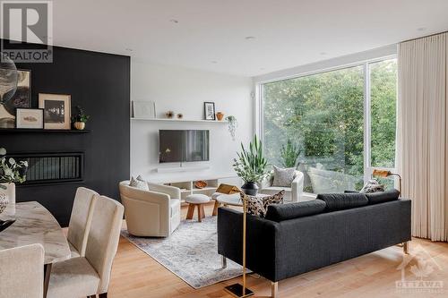 57 Poplar Street, Ottawa, ON - Indoor Photo Showing Living Room