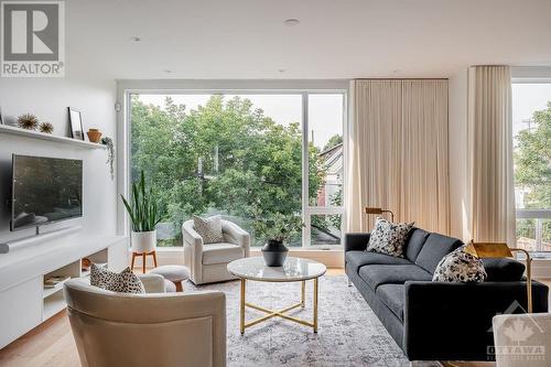 57 Poplar Street, Ottawa, ON - Indoor Photo Showing Living Room