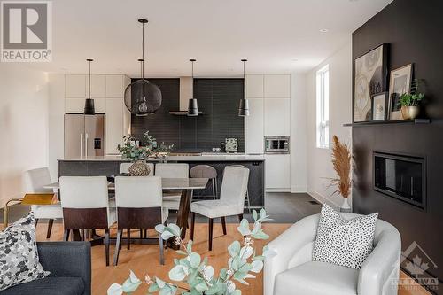 57 Poplar Street, Ottawa, ON - Indoor Photo Showing Living Room