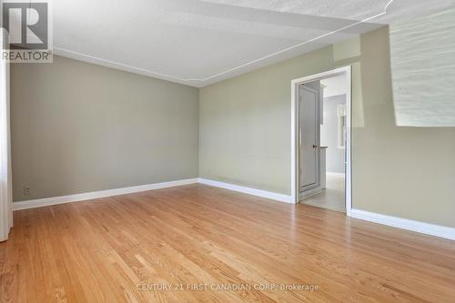 Vacant living room - 225 Dawn Drive, London, ON - Indoor Photo Showing Other Room