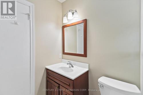 225 Dawn Drive, London, ON - Indoor Photo Showing Bathroom