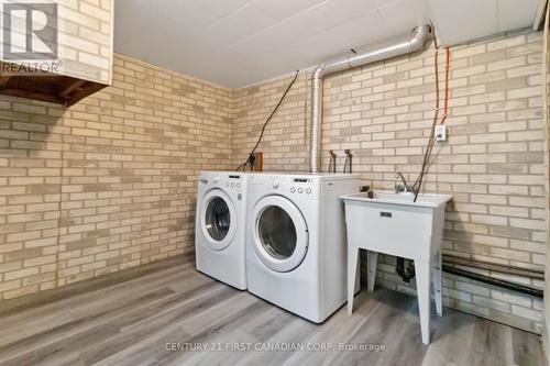 225 Dawn Drive, London, ON - Indoor Photo Showing Laundry Room