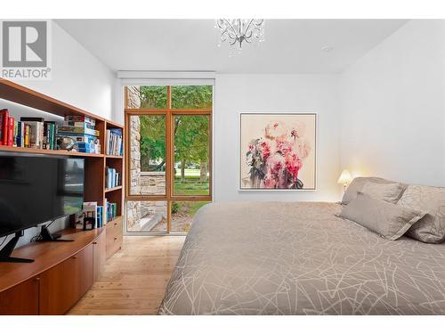 106 Devon Drive, Okanagan Falls, BC - Indoor Photo Showing Bedroom