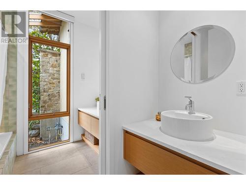 106 Devon Drive, Okanagan Falls, BC - Indoor Photo Showing Bathroom