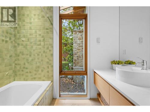 106 Devon Drive, Okanagan Falls, BC - Indoor Photo Showing Bathroom