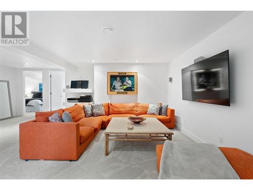 106 Devon Drive, Okanagan Falls, BC - Indoor Photo Showing Living Room