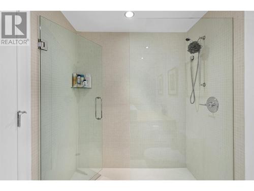 106 Devon Drive, Okanagan Falls, BC - Indoor Photo Showing Bathroom