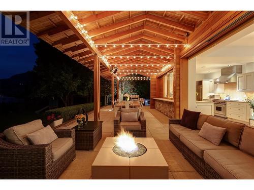 106 Devon Drive, Okanagan Falls, BC - Indoor Photo Showing Living Room