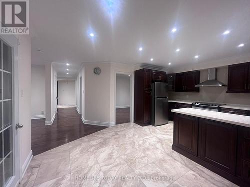 27 Hulst Drive, Bradford West Gwillimbury, ON - Indoor Photo Showing Kitchen