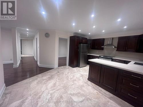 27 Hulst Drive, Bradford West Gwillimbury, ON - Indoor Photo Showing Kitchen