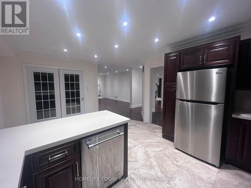 27 Hulst Drive, Bradford West Gwillimbury, ON - Indoor Photo Showing Kitchen